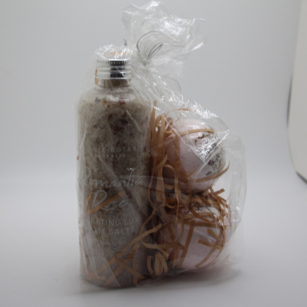 Romantic Rose‎ Bath Salt Set: Exfoliating Luxurious Botanical Bath Soak